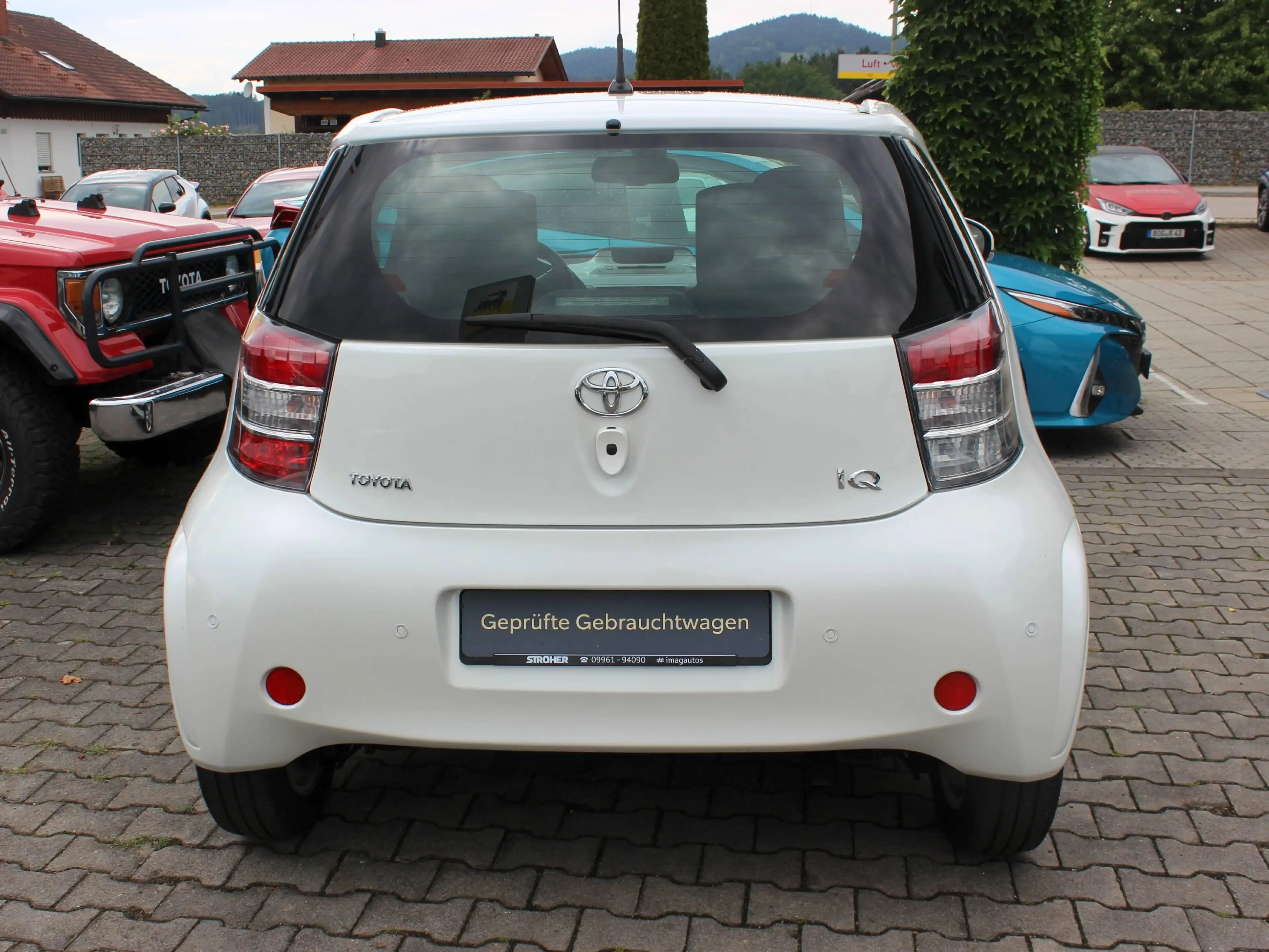 Toyota iQ 1,33 4-sitzer TOP mit Klimaautomatik und Einparkhilfe — photo 7