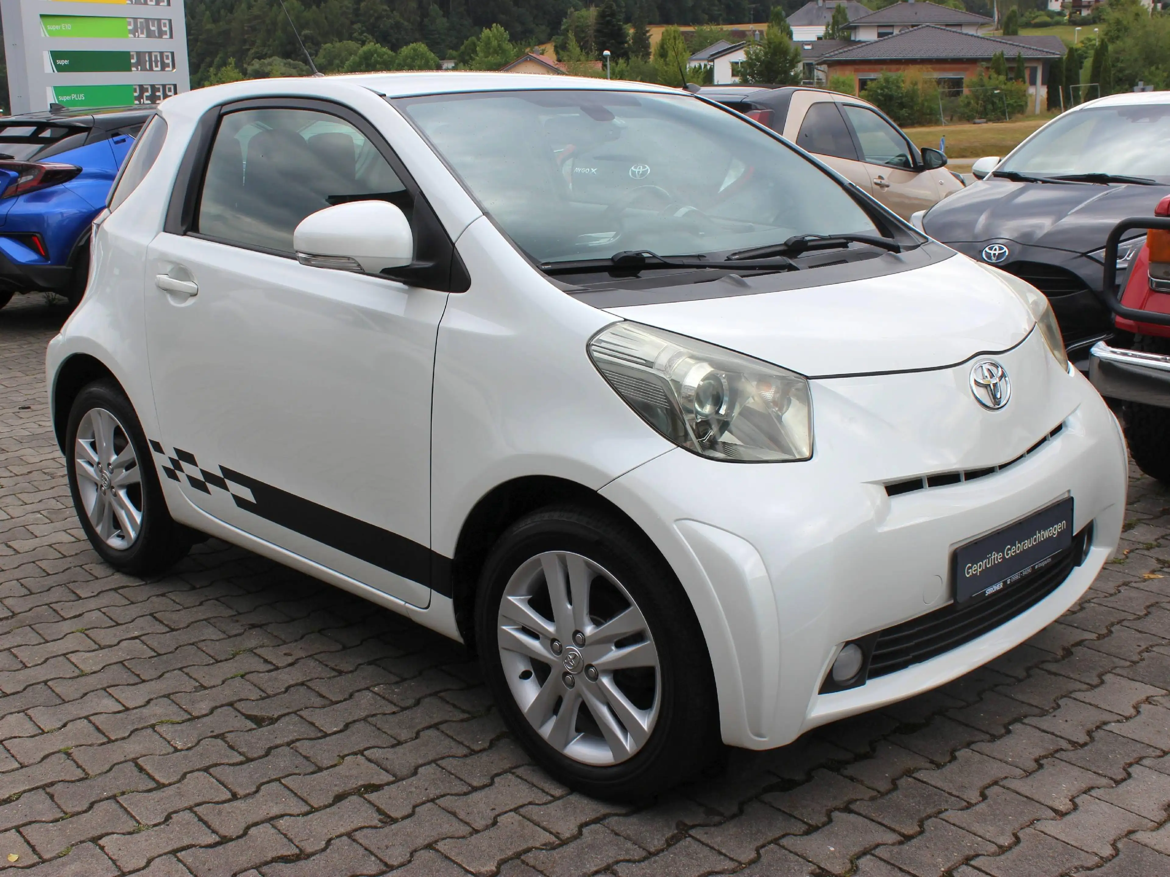 Toyota iQ 1,33 4-sitzer TOP mit Klimaautomatik und Einparkhilfe — photo 3