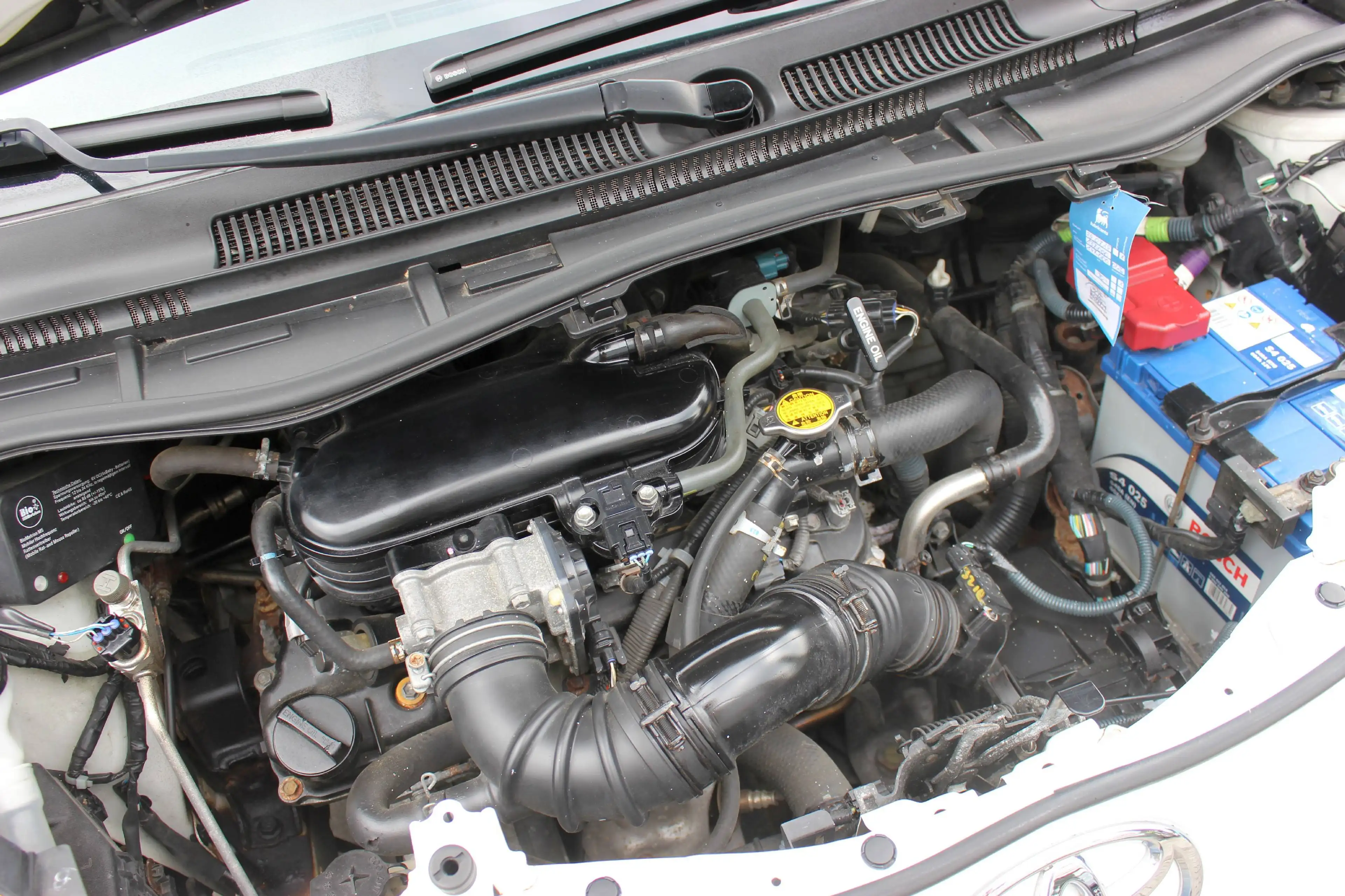 Toyota iQ 1,33 4-sitzer TOP mit Klimaautomatik und Einparkhilfe — photo 8