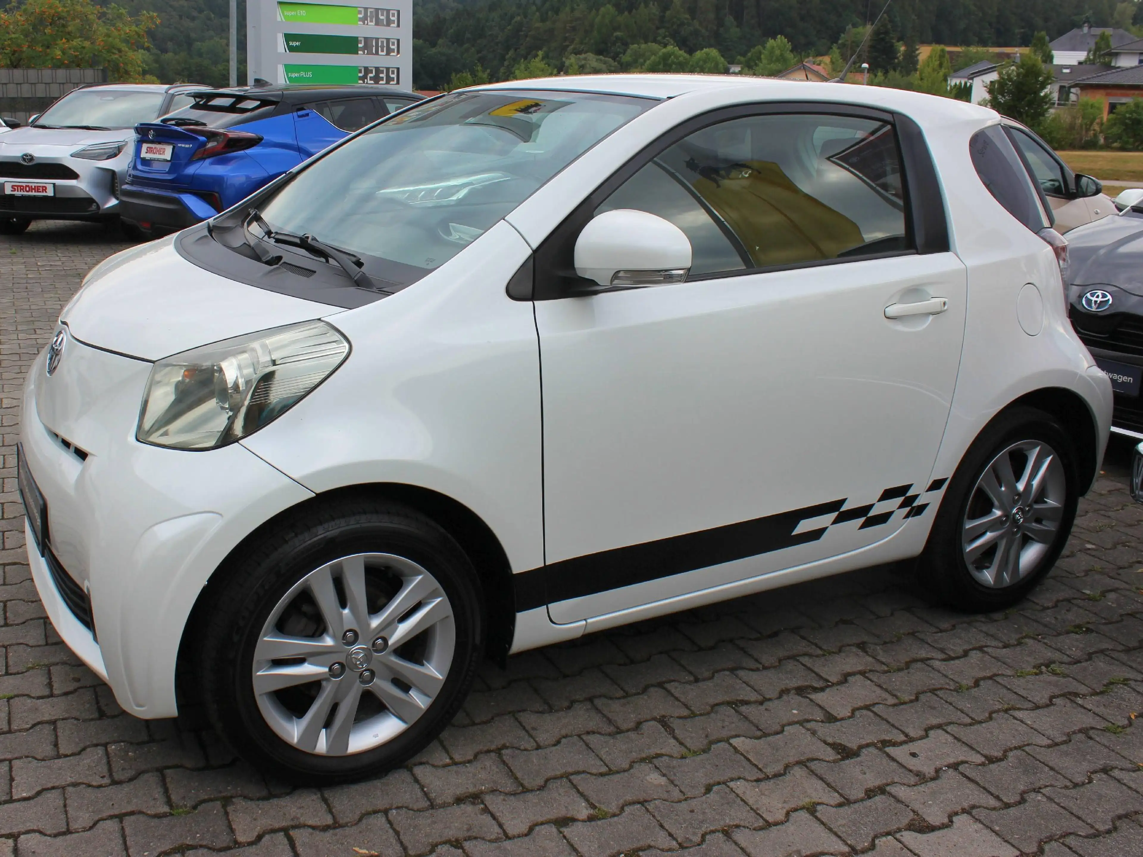 Toyota iQ 1,33 4-sitzer TOP mit Klimaautomatik und Einparkhilfe — photo 13