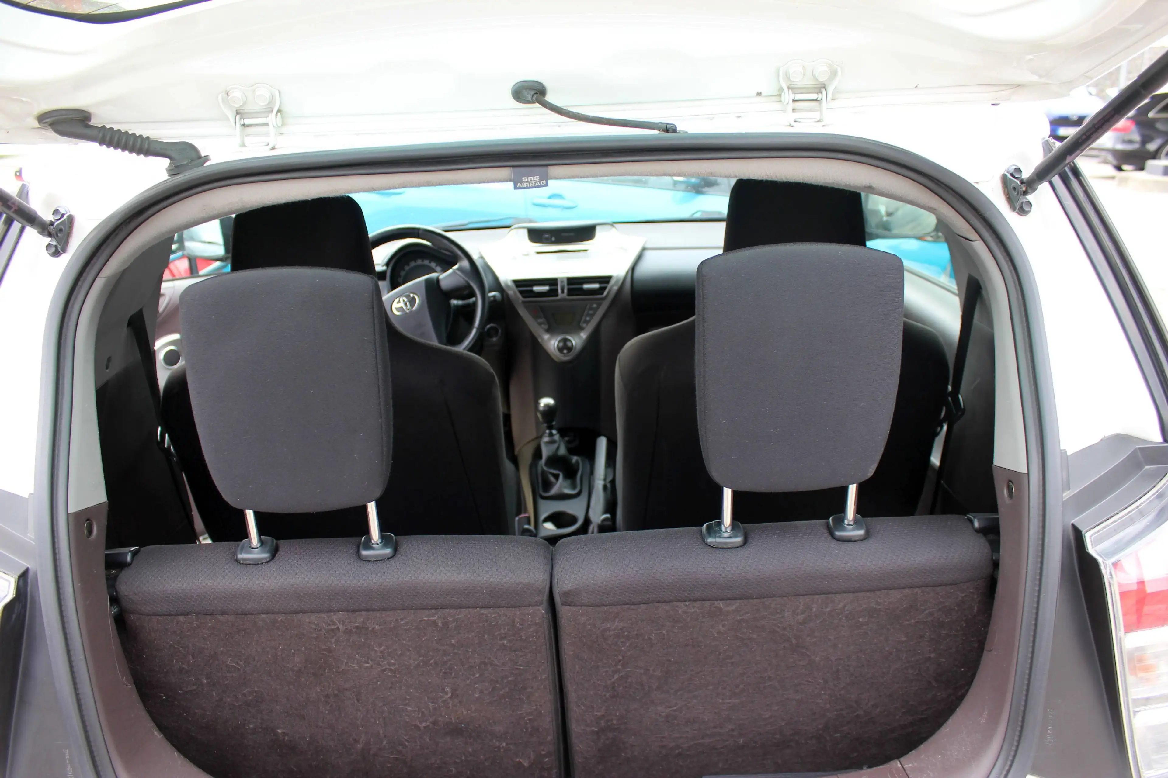 Toyota iQ 1,33 4-sitzer TOP mit Klimaautomatik und Einparkhilfe — photo 15