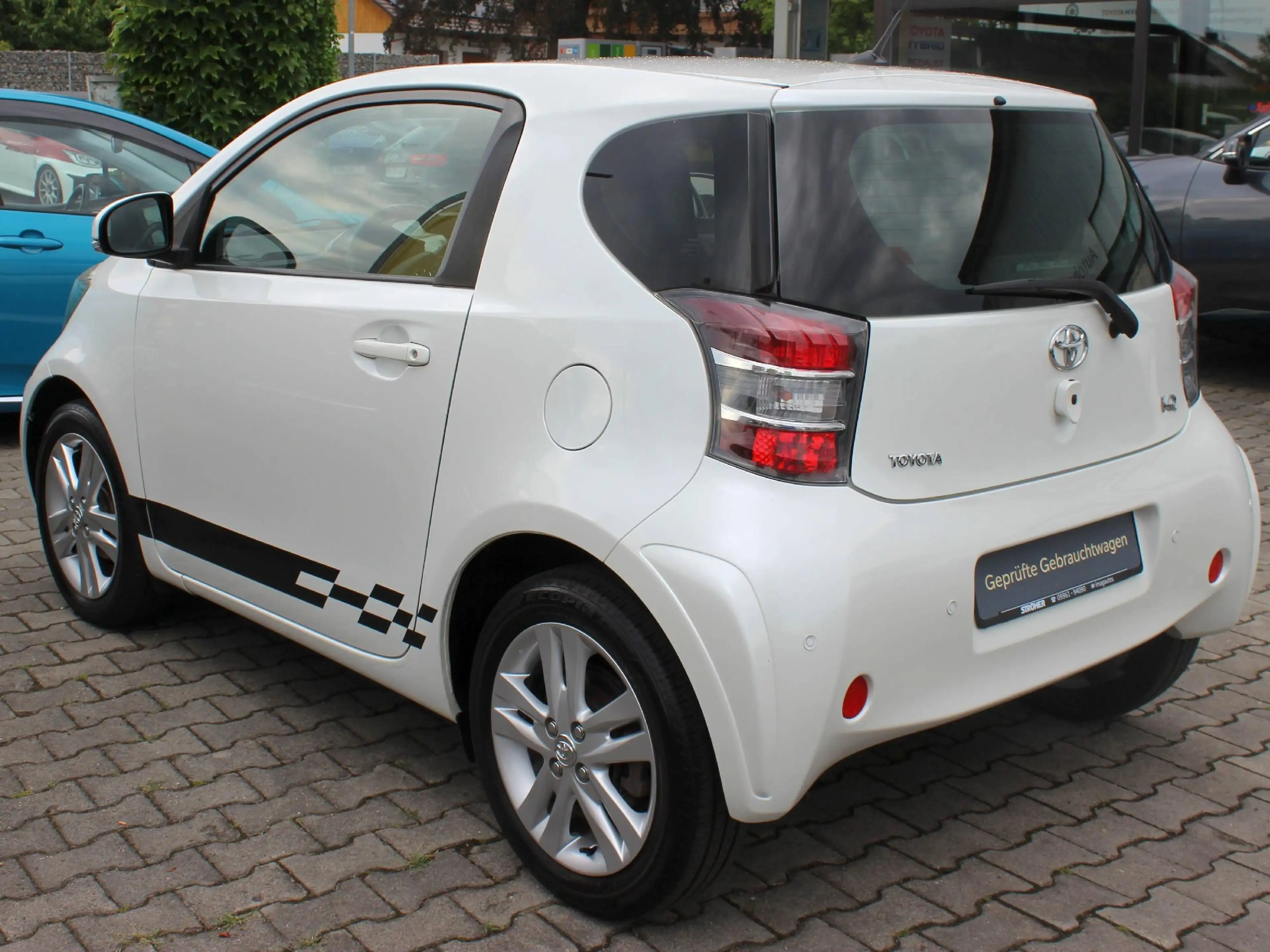 Toyota iQ 1,33 4-sitzer TOP mit Klimaautomatik und Einparkhilfe — photo 9