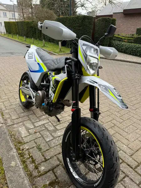 Husqvarna 701 Supermoto