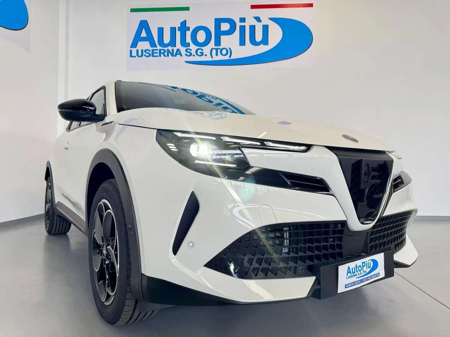 Alfa Romeo Junior Junior 1.2 ibrida Speciale 145cv edct6 Blanc - 2