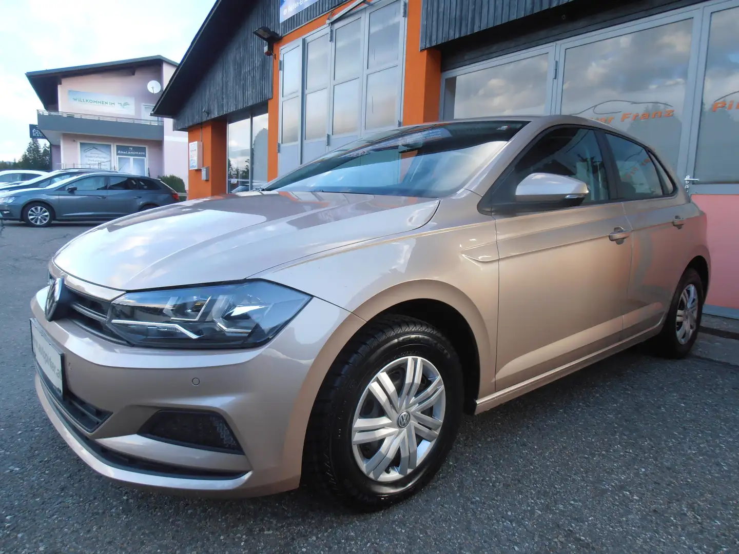 Volkswagen Polo Trendline Bronze - 2