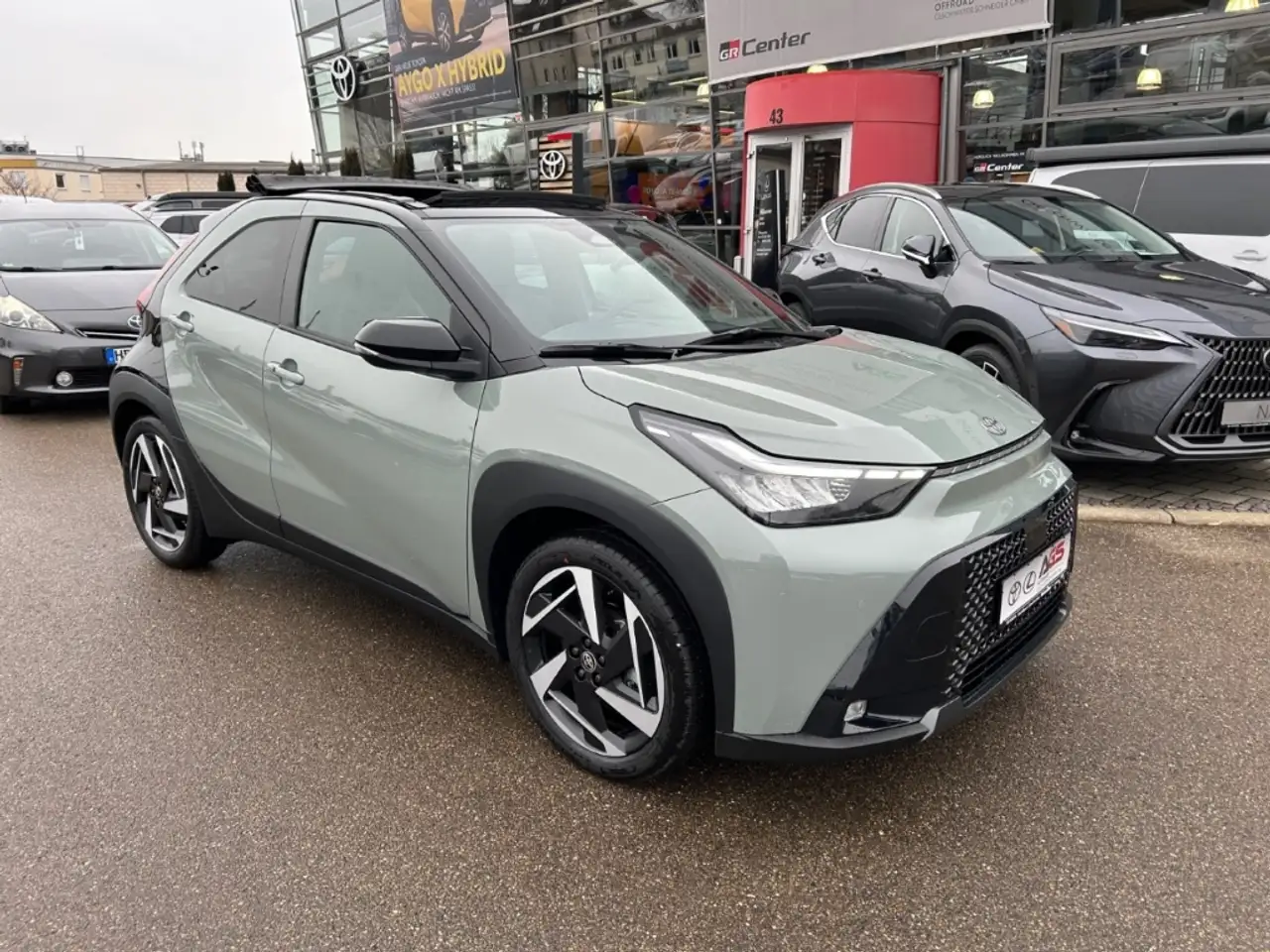 Toyota Aygo X 1,5l Hybrid Lounge CVT Faltdach JBL 2