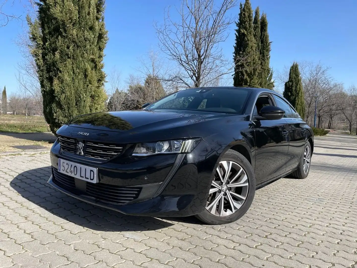 Peugeot 504 5P Allure HYBRID 225 eEAT8 Negro - 1