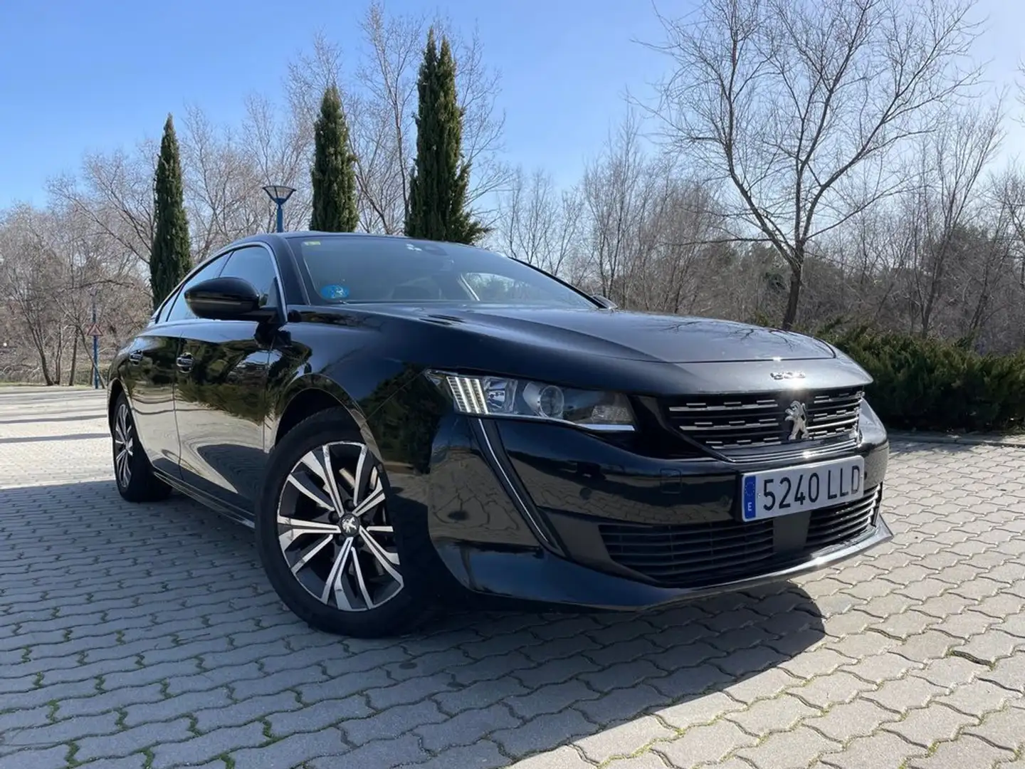 Peugeot 504 5P Allure HYBRID 225 eEAT8 Negro - 2