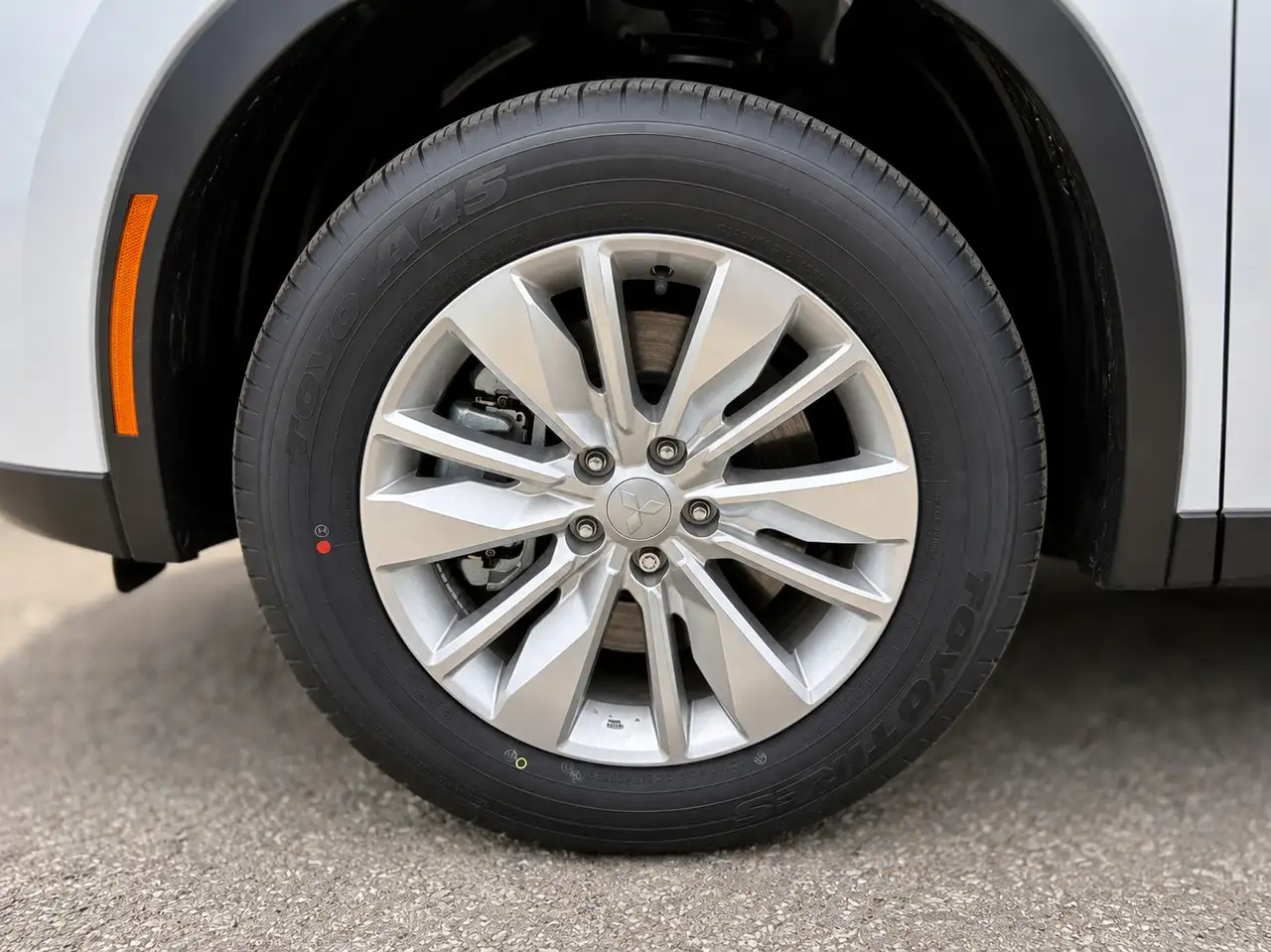 Mitsubishi Outlander photo Mitsubishi Outlander
