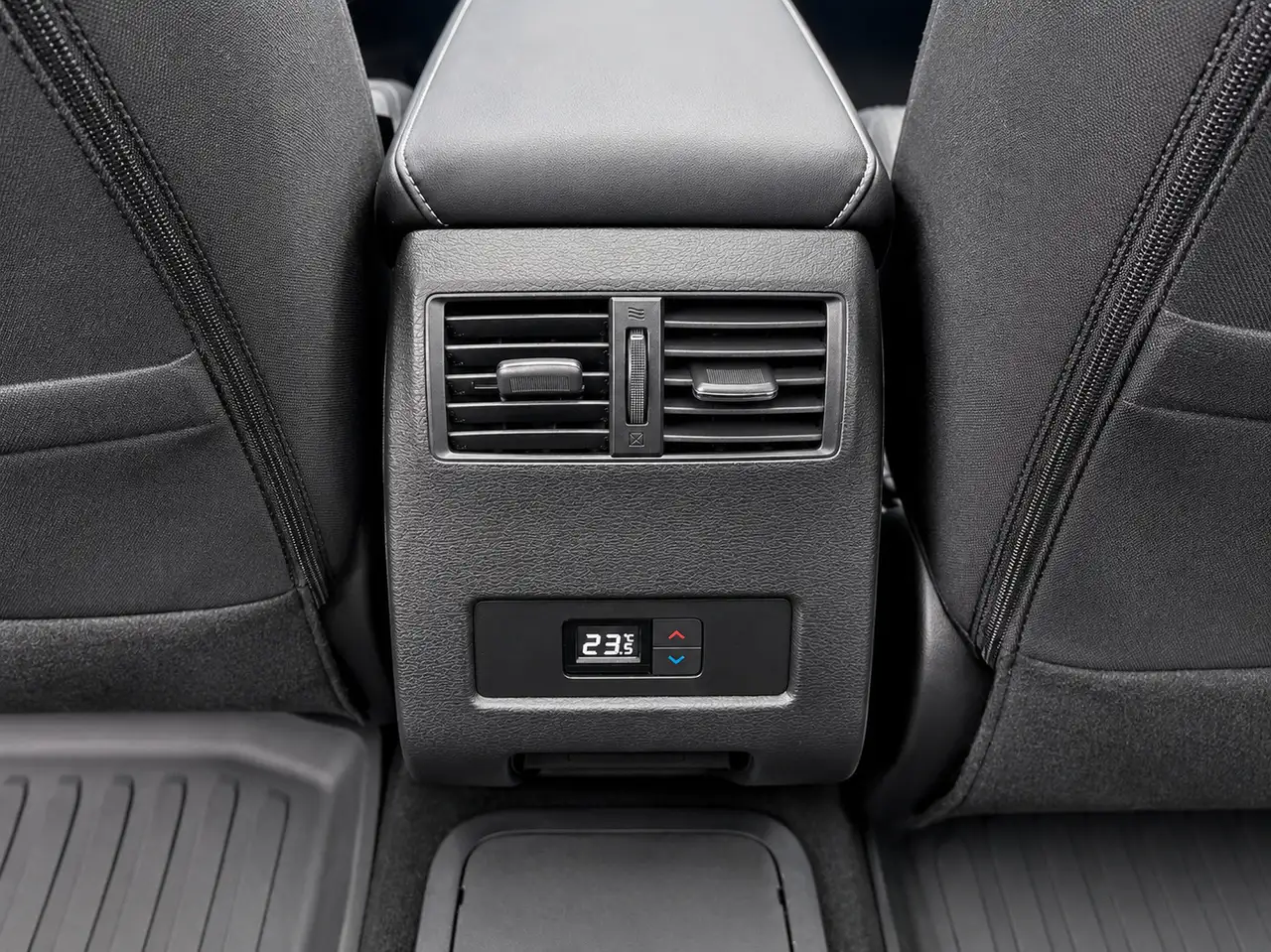 Mitsubishi Outlander photo Mitsubishi Outlander