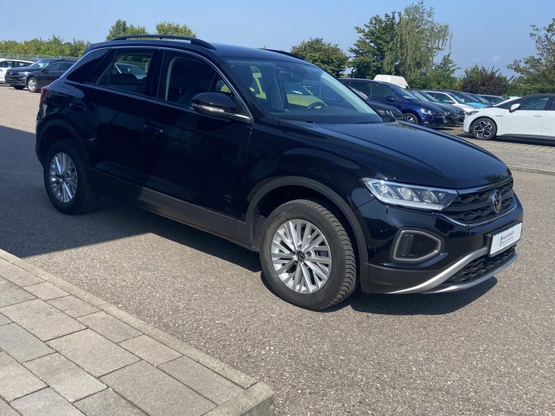 Volkswagen T-Roc 1.5 TSI DSG LIFE AHK+APP-CONNECT+VIRTUAL-C — photo 6