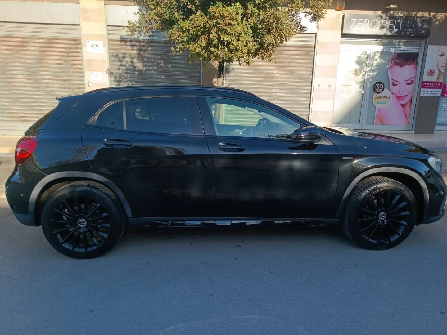 Mercedes-Benz GLA 200 GLA 200 d Night Edition auto Black - 2