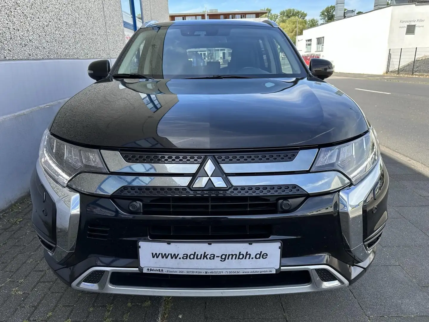 Mitsubishi Outlander 2.4 MIVEC PLUG-IN HYBRID 4WD Plus AHK Leder LED PD Schwarz - 2
