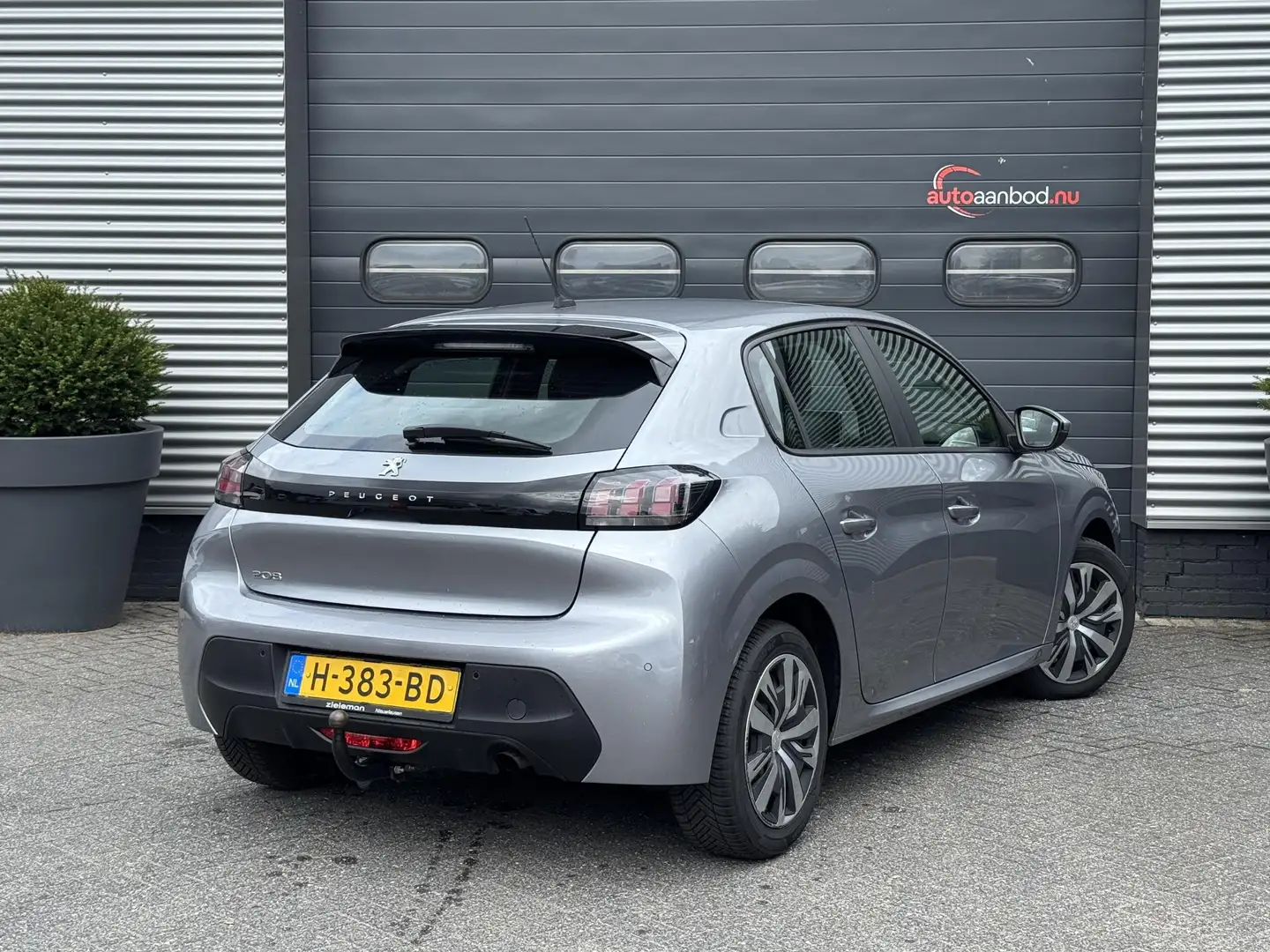 Peugeot 208 1.2 PureTech Blue Lease Active | Navigatie | Clima Grijs - 2