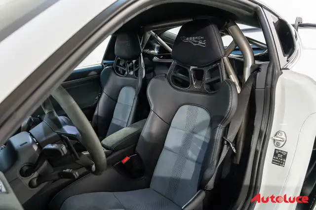 Porsche 718 Cayman view 9