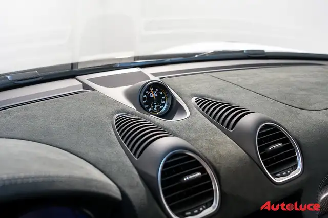 Porsche 718 Cayman view 11