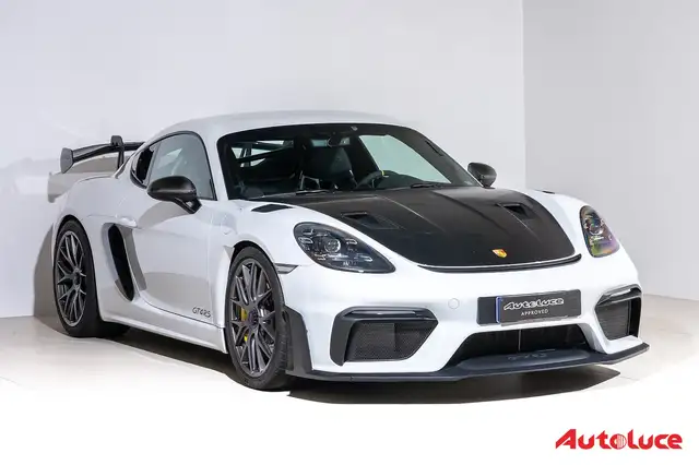 Porsche 718 Cayman view 3