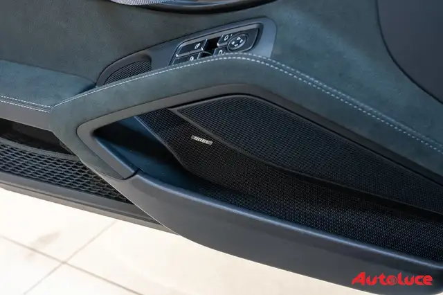 Porsche 718 Cayman view 13