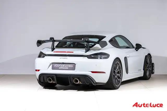 Porsche 718 Cayman view 4