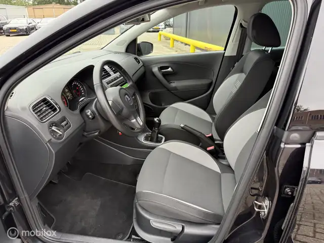 Volkswagen Polo view 9
