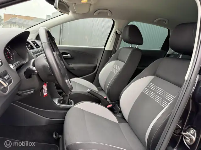 Volkswagen Polo view 4