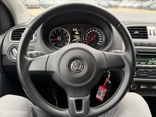 Volkswagen Polo view 11
