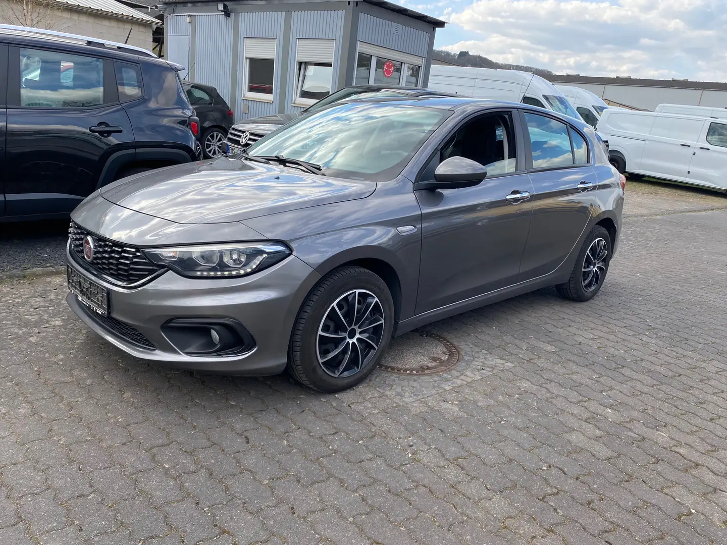 Fiat Tipo 1.6 MultiJet Easy Scheckheft Grau - 1