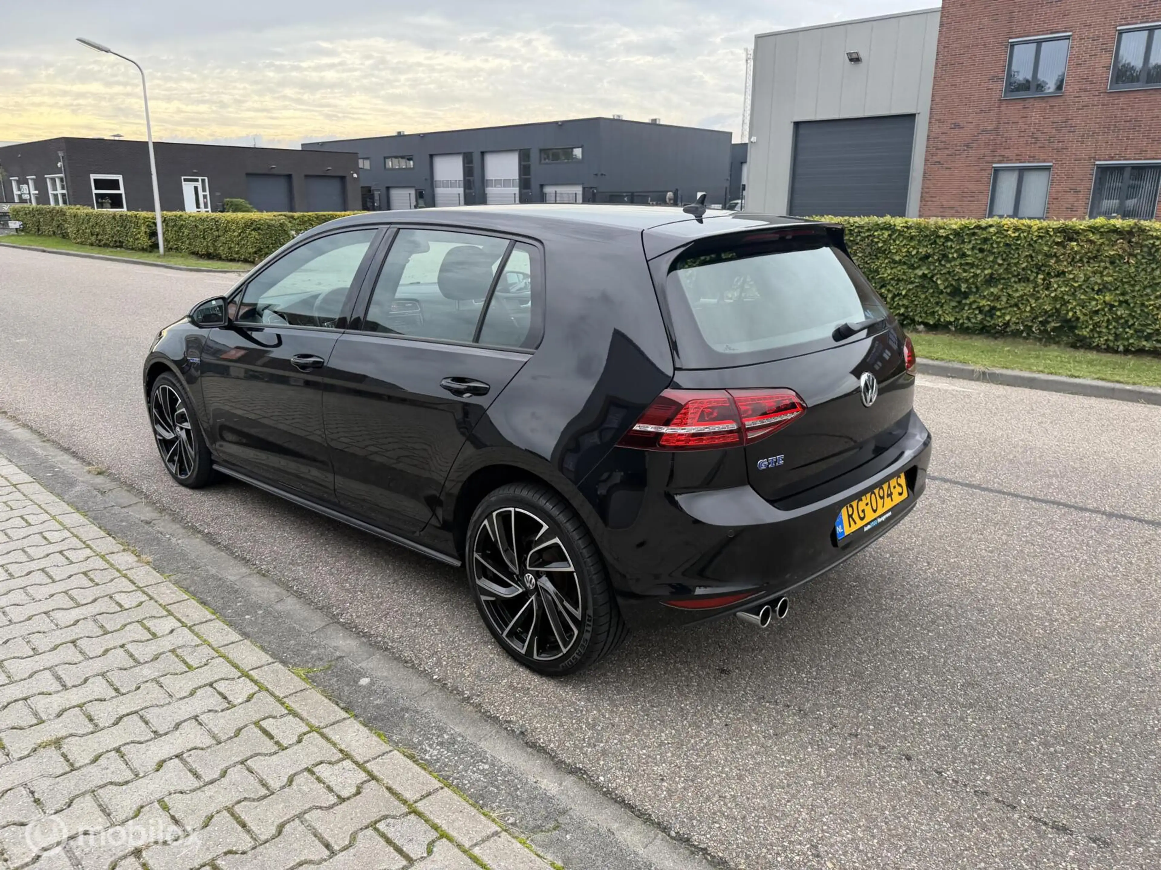 Volkswagen Golf GTE 1.4 TSI — photo 2