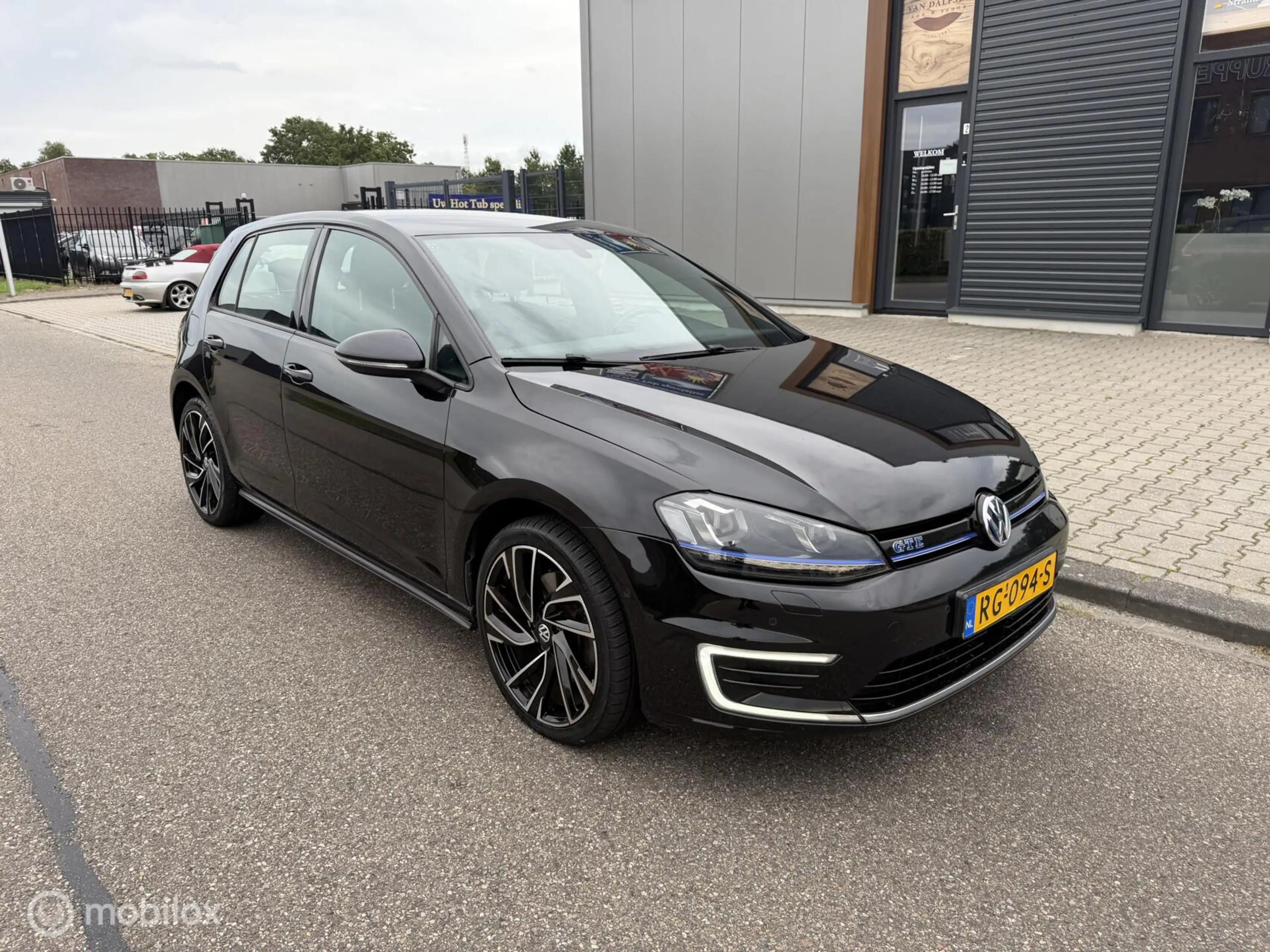 Volkswagen Golf GTE 1.4 TSI — photo 4