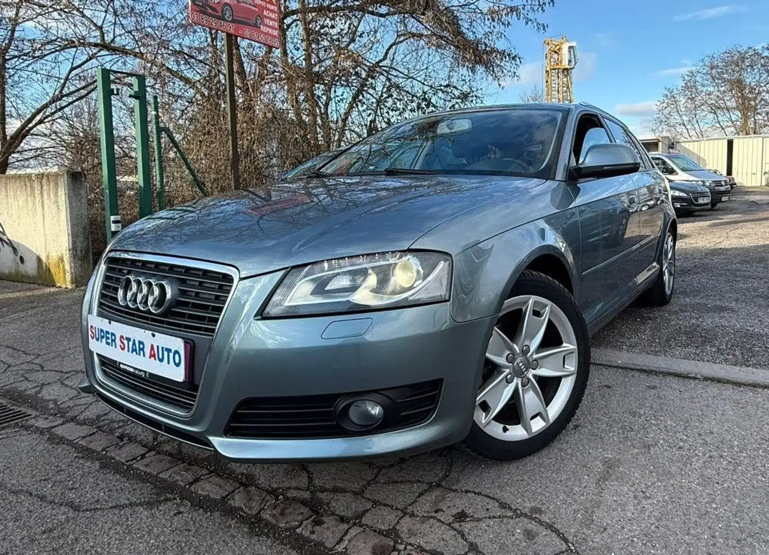 Audi A3 II 1.4l TFSI 125CV ATTRACTION Grau - 2
