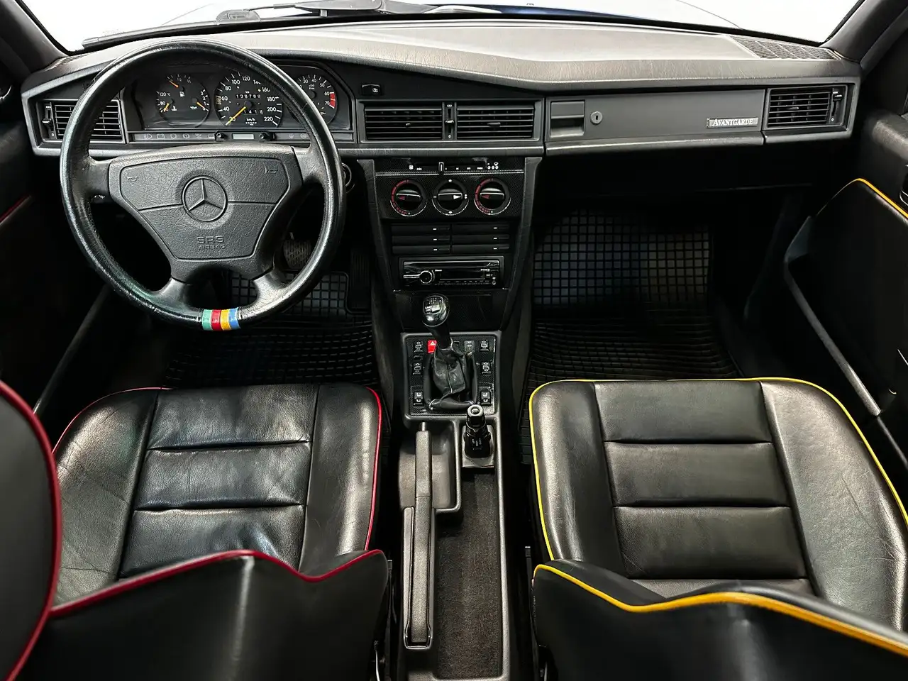 Mercedes-Benz 190 E 2.3 /AVANTGARDE AZZURRO/LIMITED 1 OF 950, foto 11