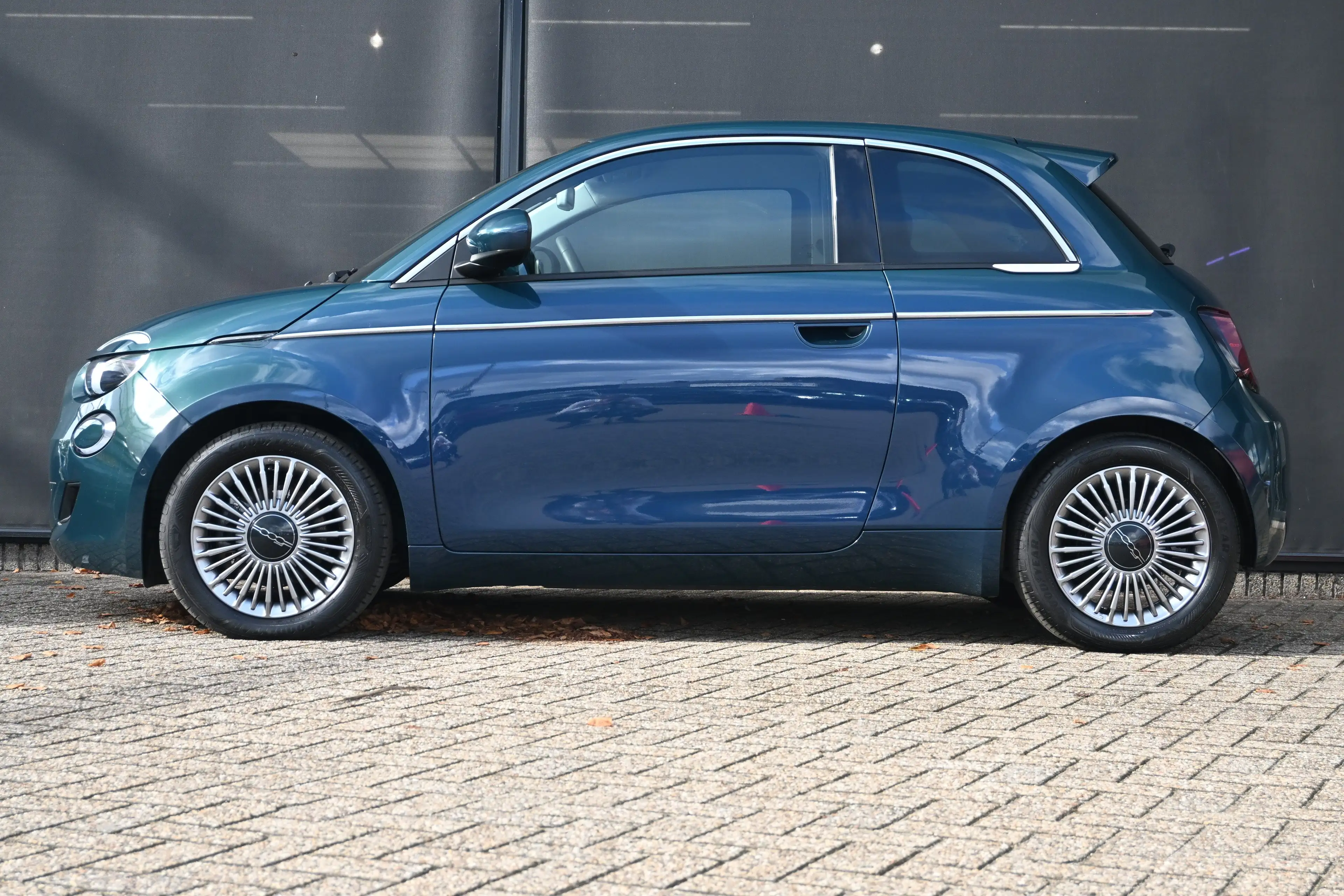 Fiat 500e Icon 42kWh 97,65%SOH! | Navi by App | Achteruitrij — photo 4