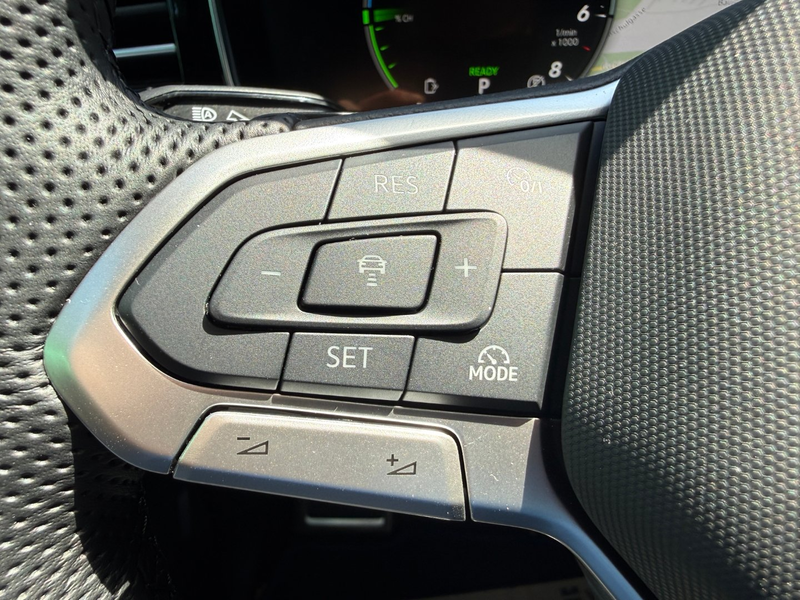 Volkswagen Touareg R eHybrid TSI 4M. Final Edition — photo 15