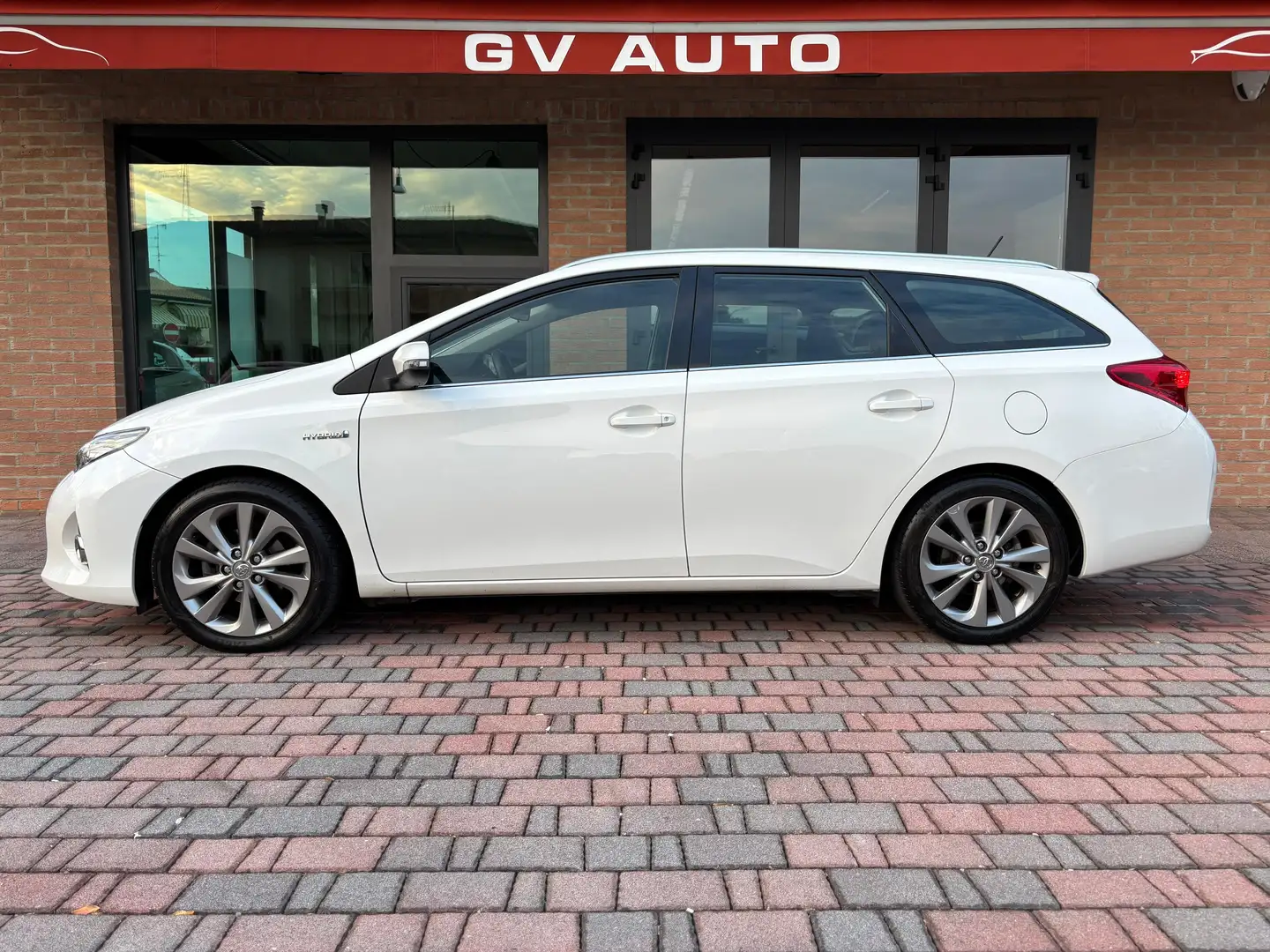 Toyota Auris Auris II 2013 Style 1.8 hybrid Bianco - 2