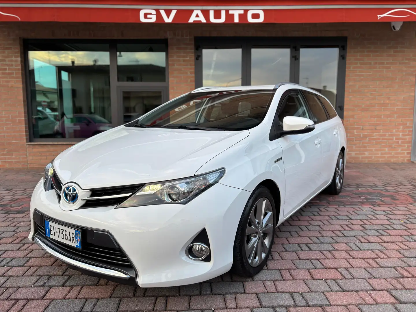 Toyota Auris Auris II 2013 Style 1.8 hybrid Bianco - 1