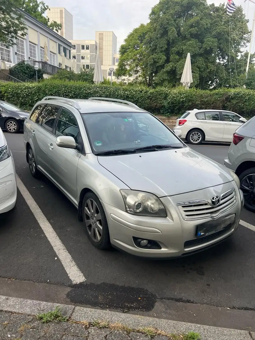 Toyota Avensis 2.0 D-4D Combi Travel - 1