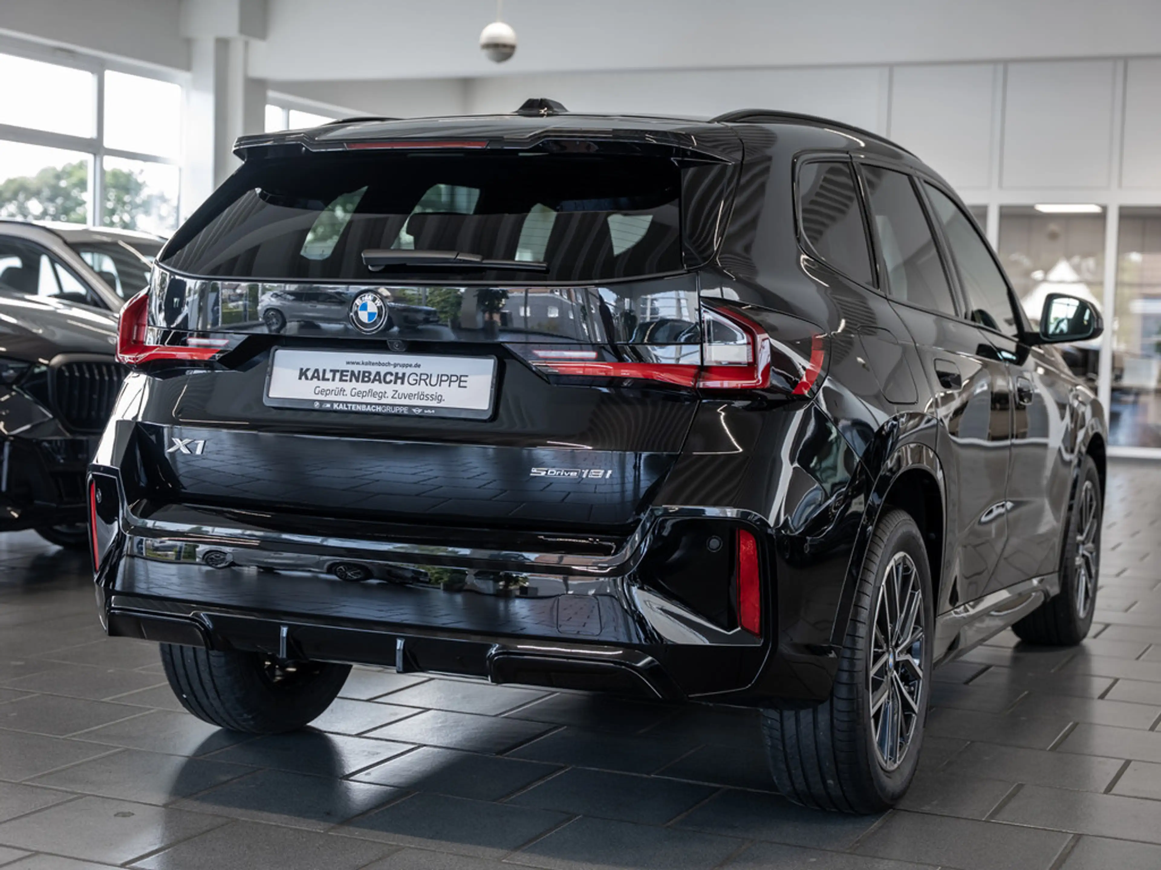 BMW X1 sDrive 18i M-Sport PANO LED NAVI KAMERA — photo 6