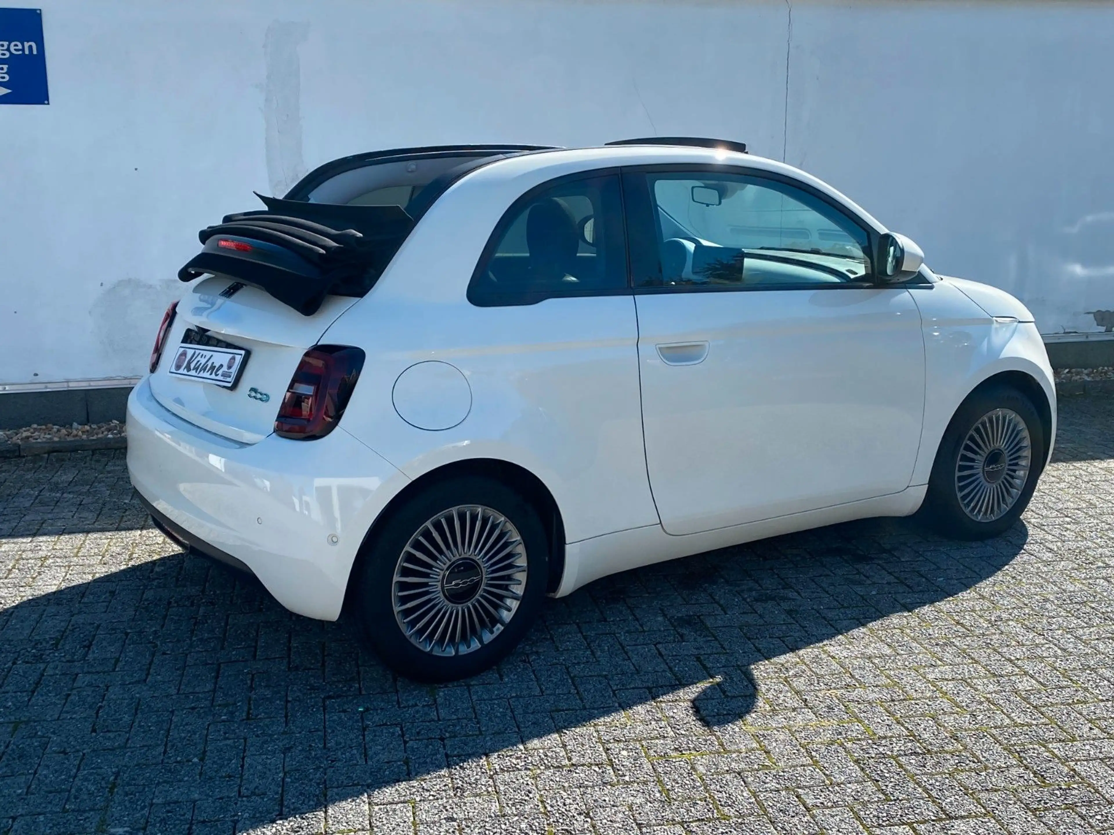 Fiat 500e Icon Cabrio 42 kWh Sitzheizung Komfort — photo 10