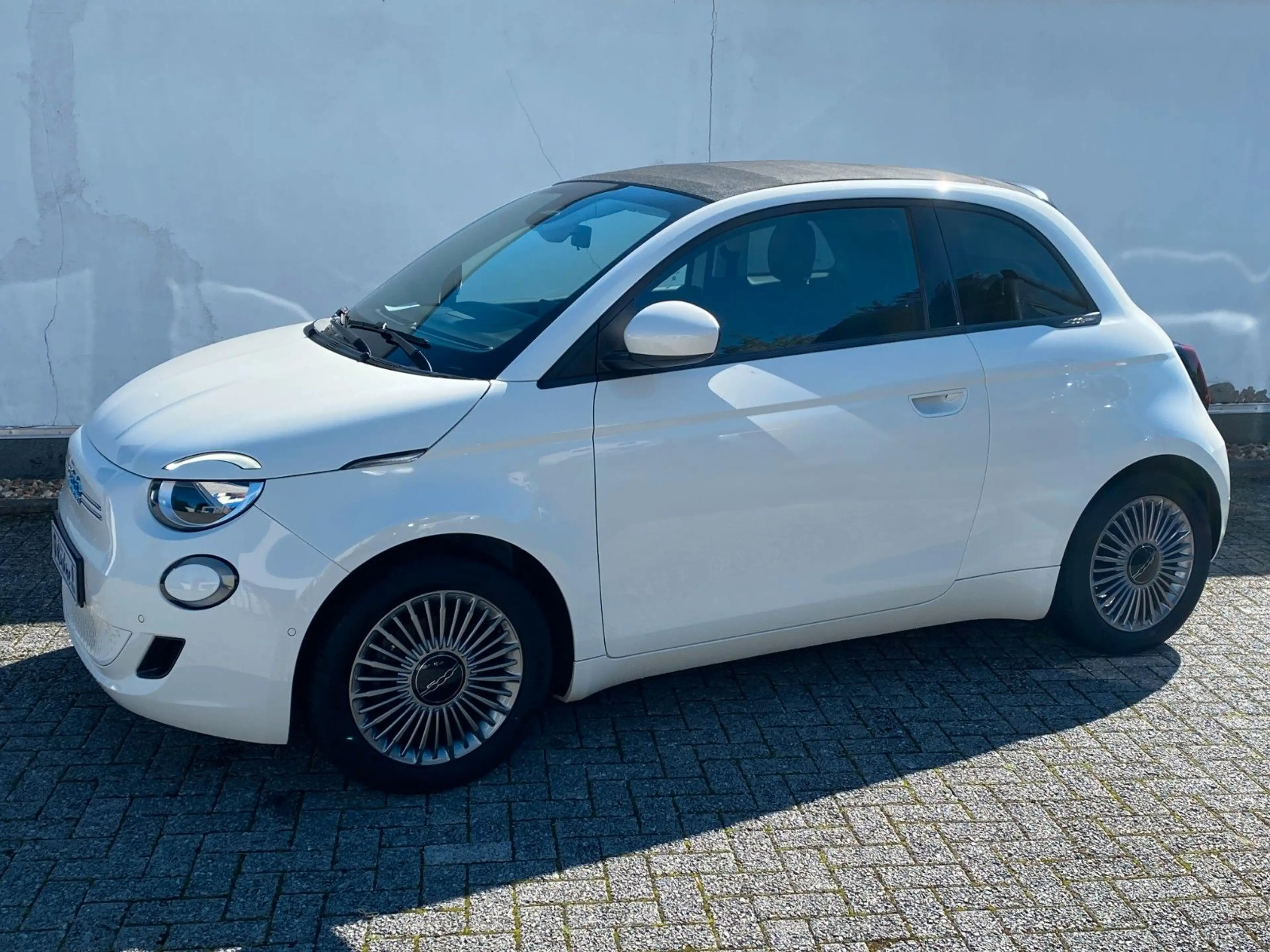 Fiat 500e Icon Cabrio 42 kWh Sitzheizung Komfort — photo 3