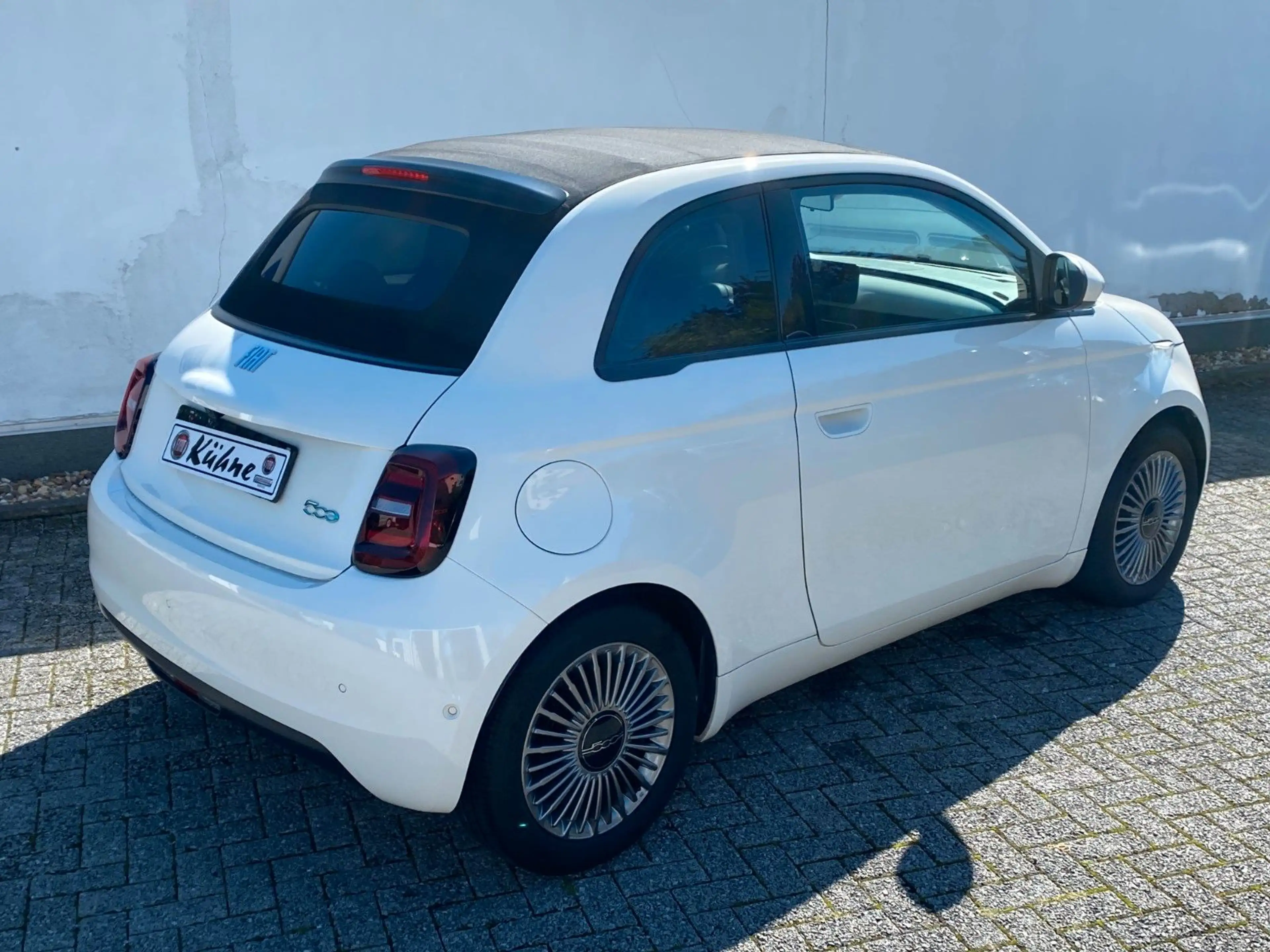 Fiat 500e Icon Cabrio 42 kWh Sitzheizung Komfort — photo 11