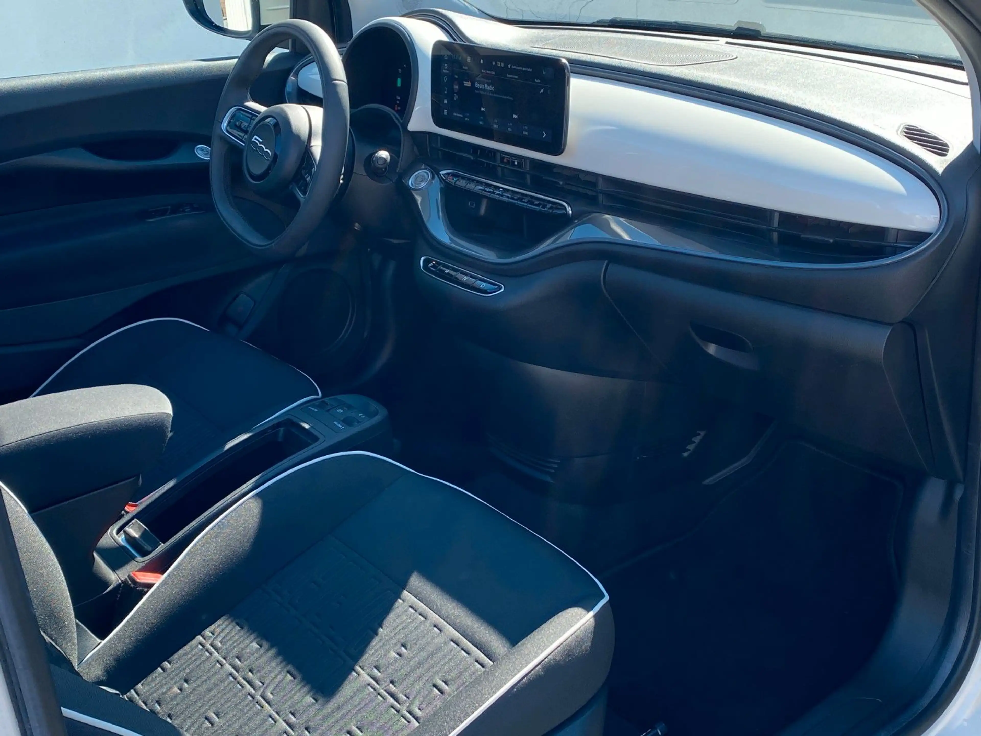Fiat 500e Icon Cabrio 42 kWh Sitzheizung Komfort — photo 14
