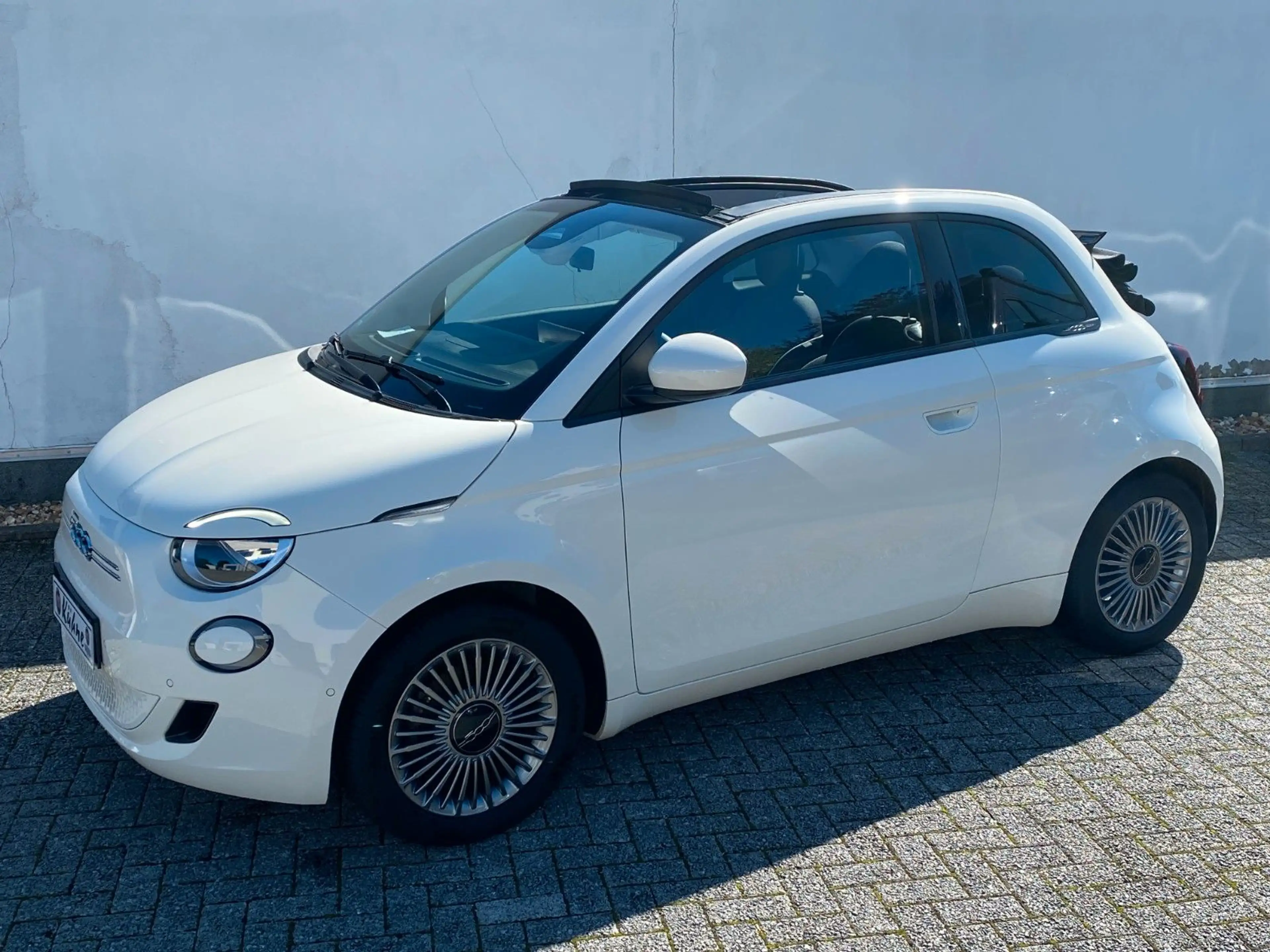 Fiat 500e Icon Cabrio 42 kWh Sitzheizung Komfort — photo 5