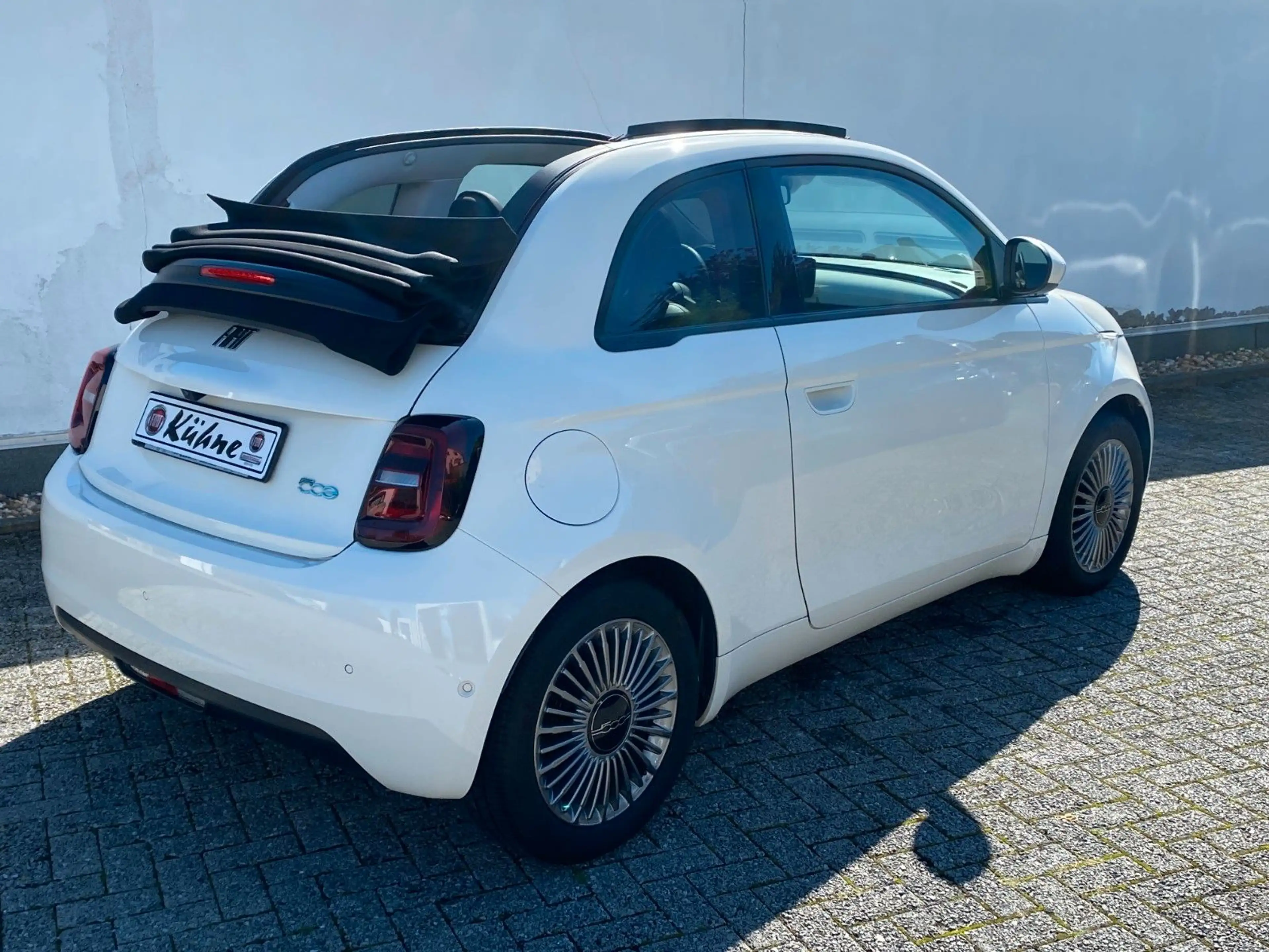 Fiat 500e Icon Cabrio 42 kWh Sitzheizung Komfort — photo 8