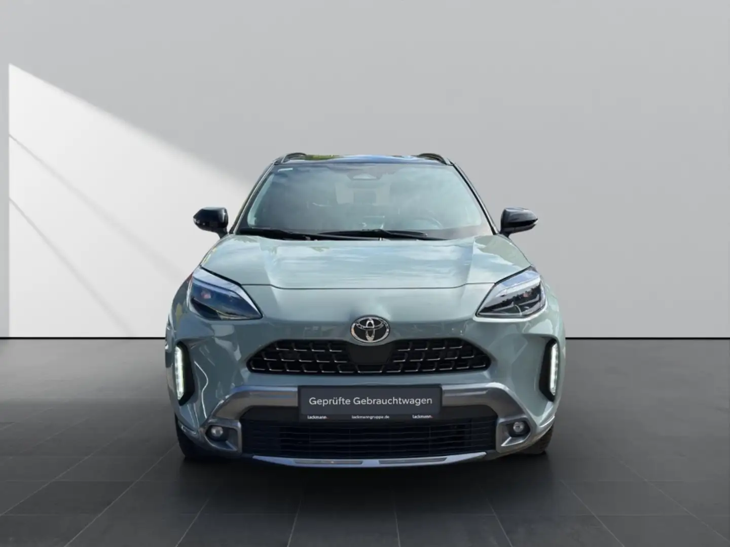 Toyota Yaris Cross 1.5 Hybrid Premiere*4X4*HUD*Navi* Grün - 2