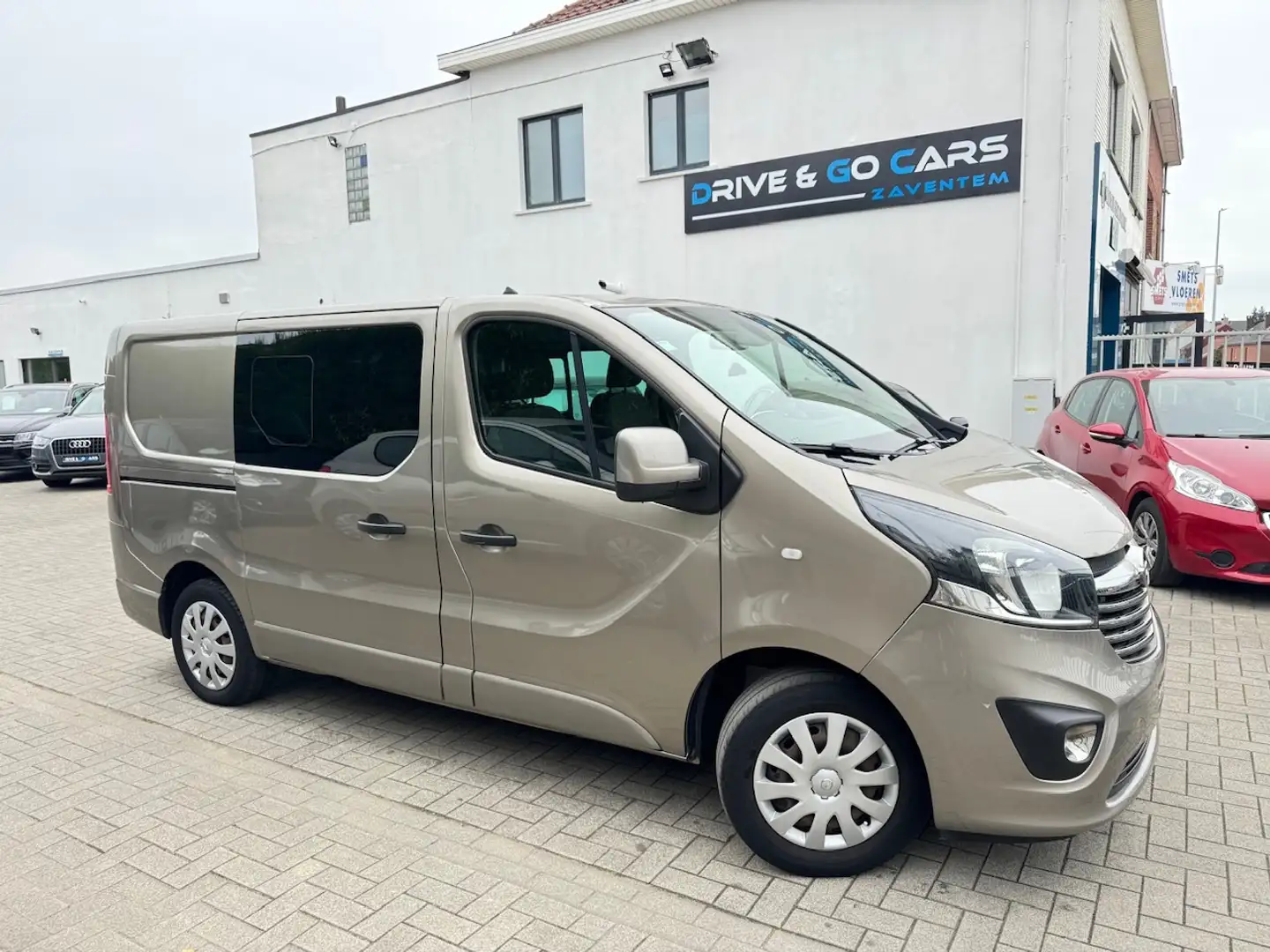 Opel Vivaro 1.6 CDTI BiTurbo Innovation Dubbel Cabine !! Beige - 1