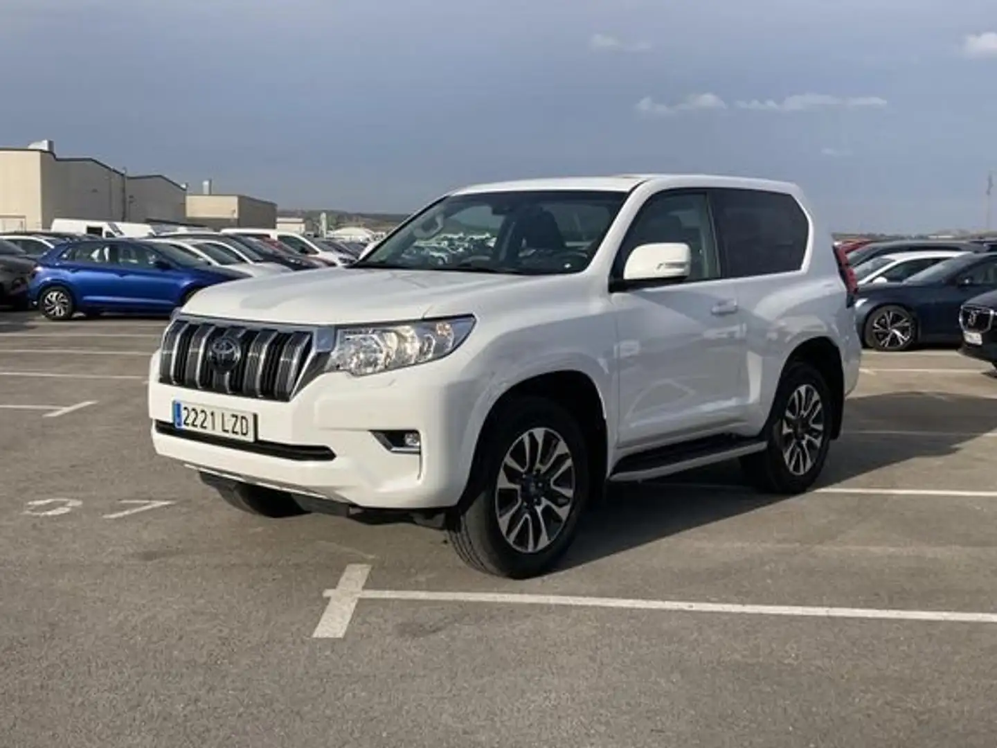 Toyota Land Cruiser 150 kW (204 CV)   Capacidad 2.755 cm³ - 1