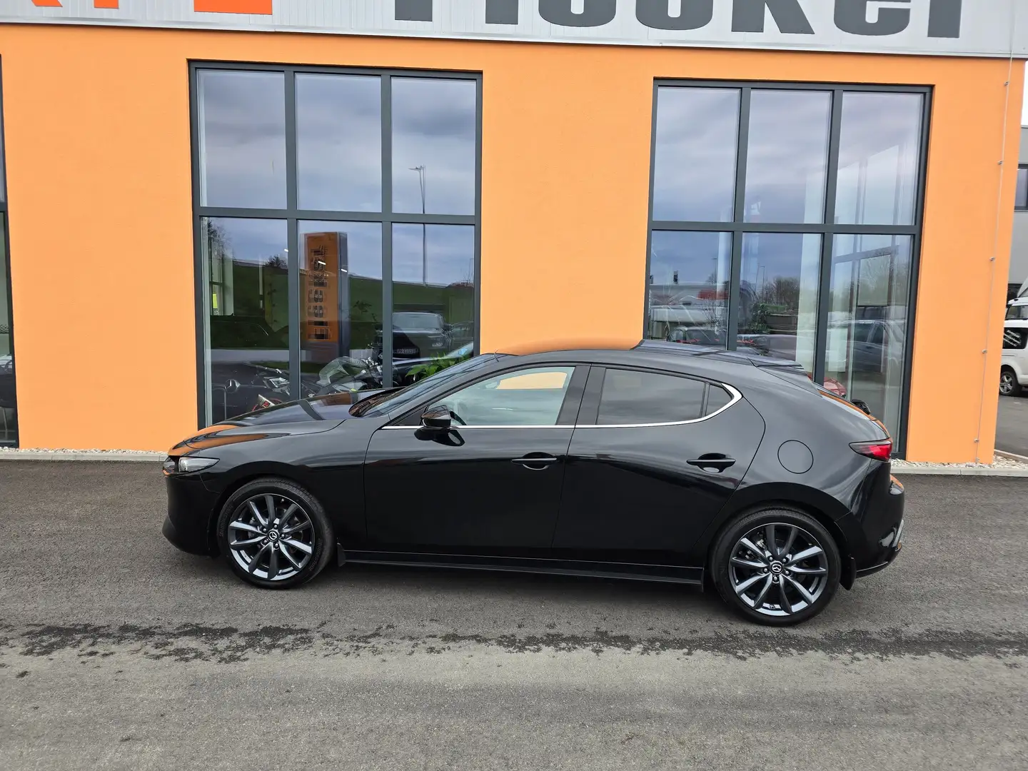 Mazda 3 Sedan Skyactiv G122 Comfort Schwarz - 2
