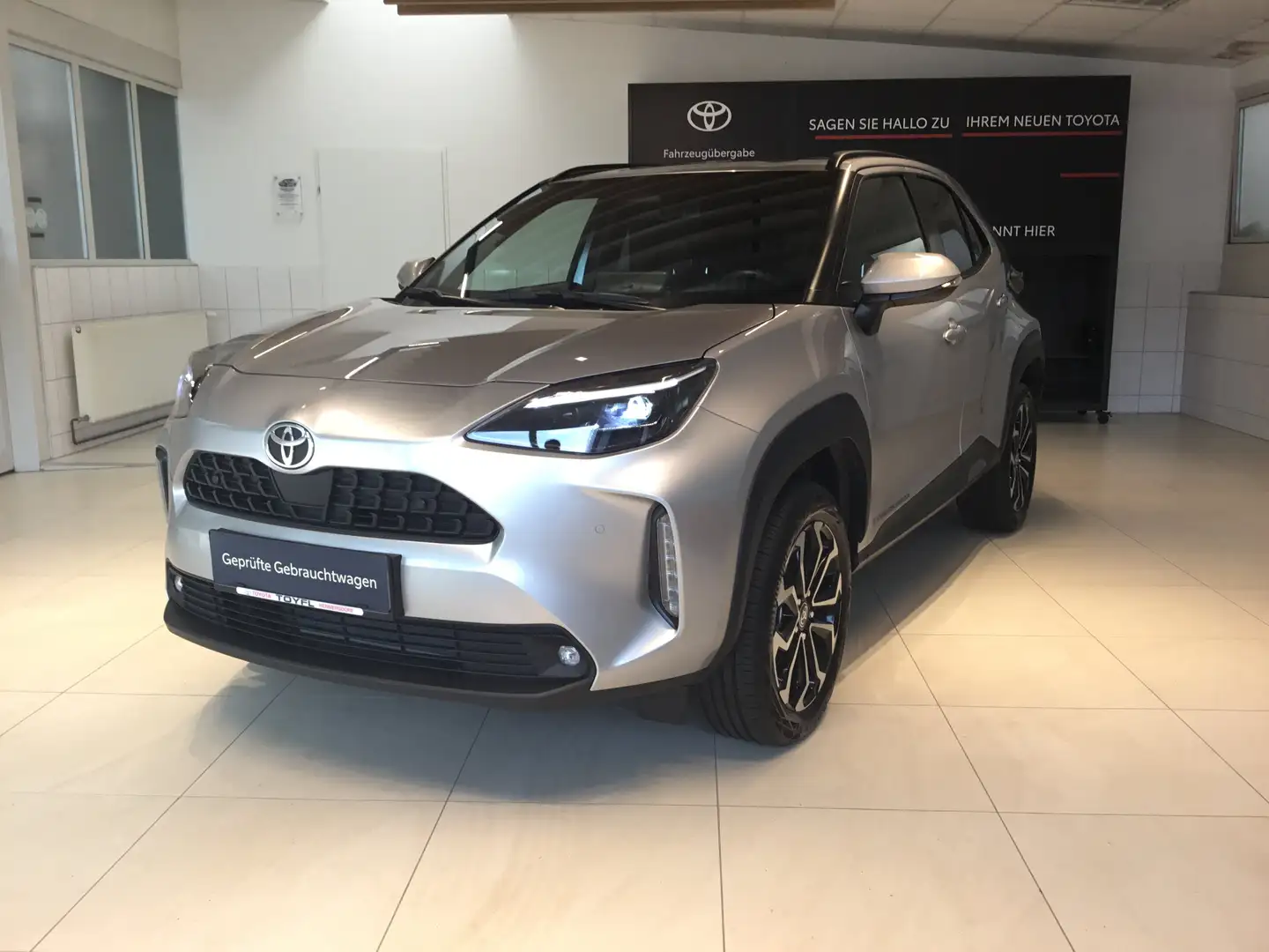 Toyota Yaris Cross Active Drive + Safety P. Silber - 1