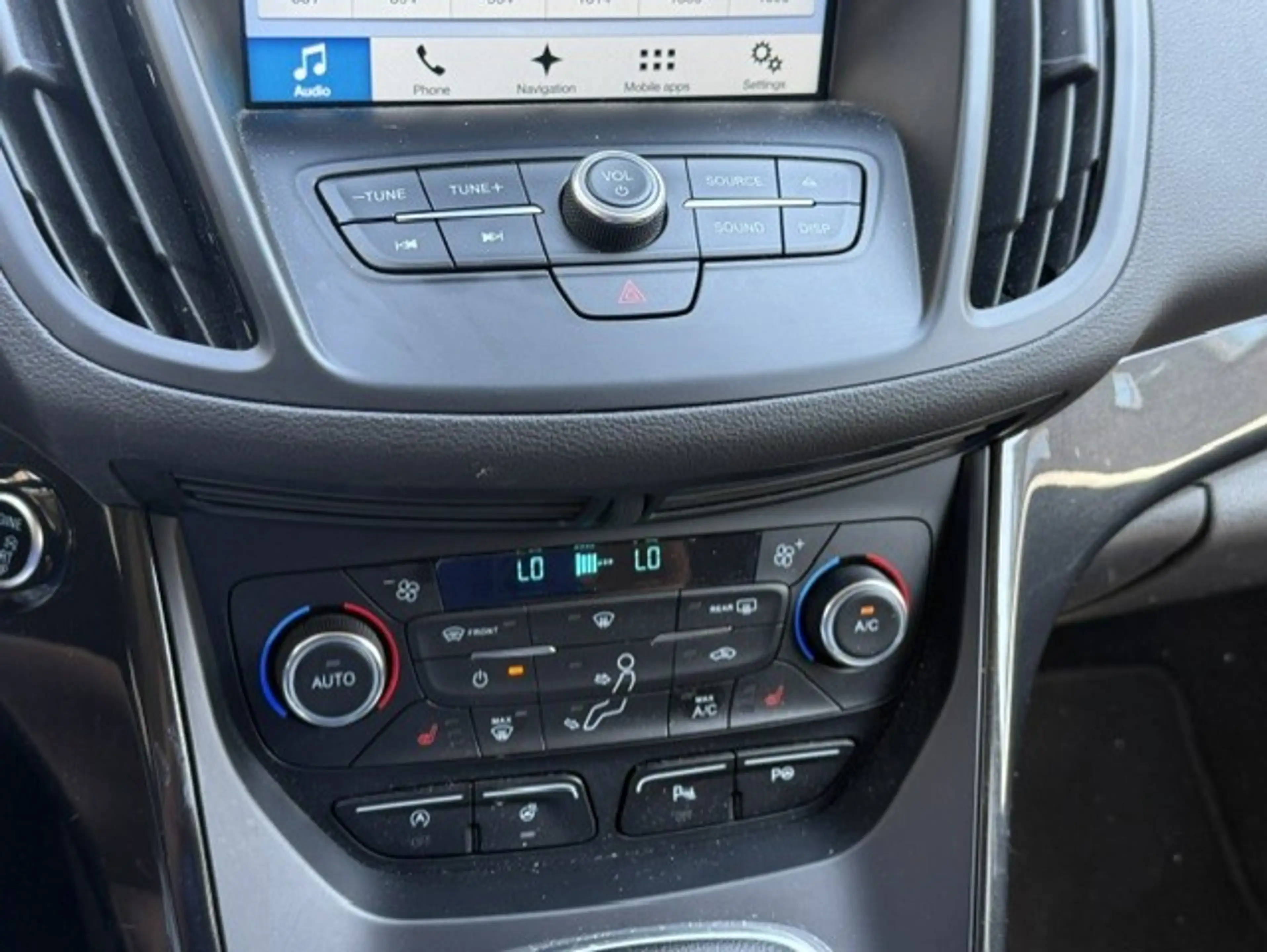 Ford Kuga 1.5 EcoBoost ST Line — photo 11