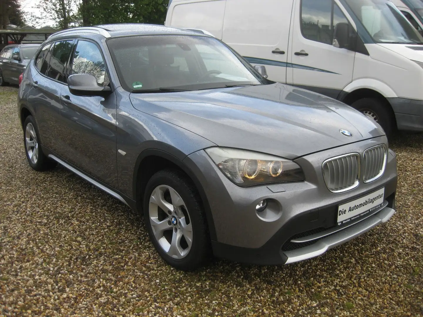 BMW X1 xDrive 23d/Leder/Pano/Xenon/Automatik/Allrad Grau - 2